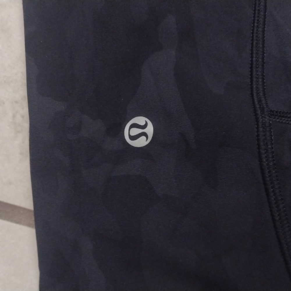 SOLD Lululemon Barre 3 Train Time 7/8 Pant Black Camo - Picture 9 of 12